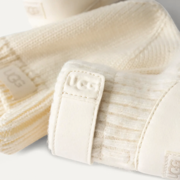 Skylar en UGG Beanie